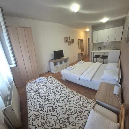 Apartmani Jasmin Нови-Сад Экстерьер фото