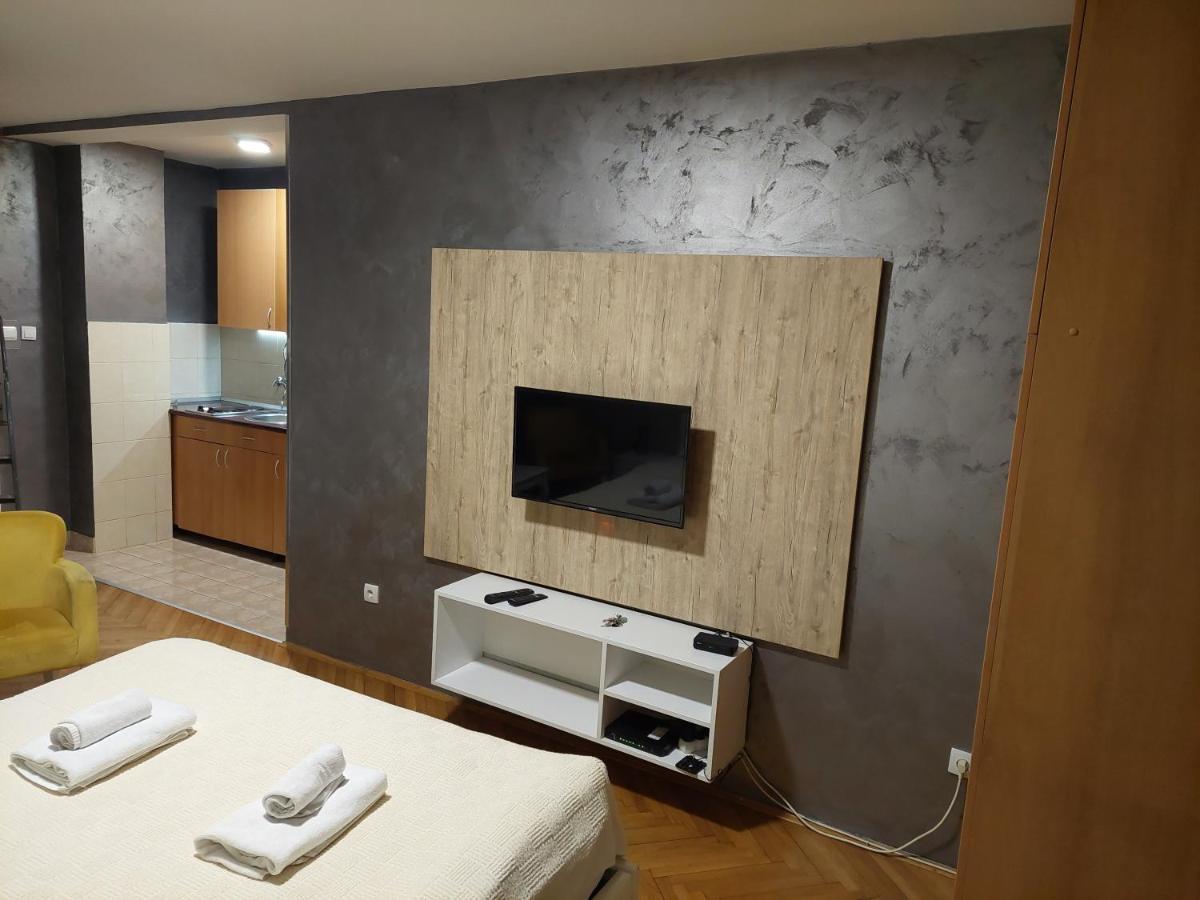 Apartmani Jasmin Нови-Сад Экстерьер фото