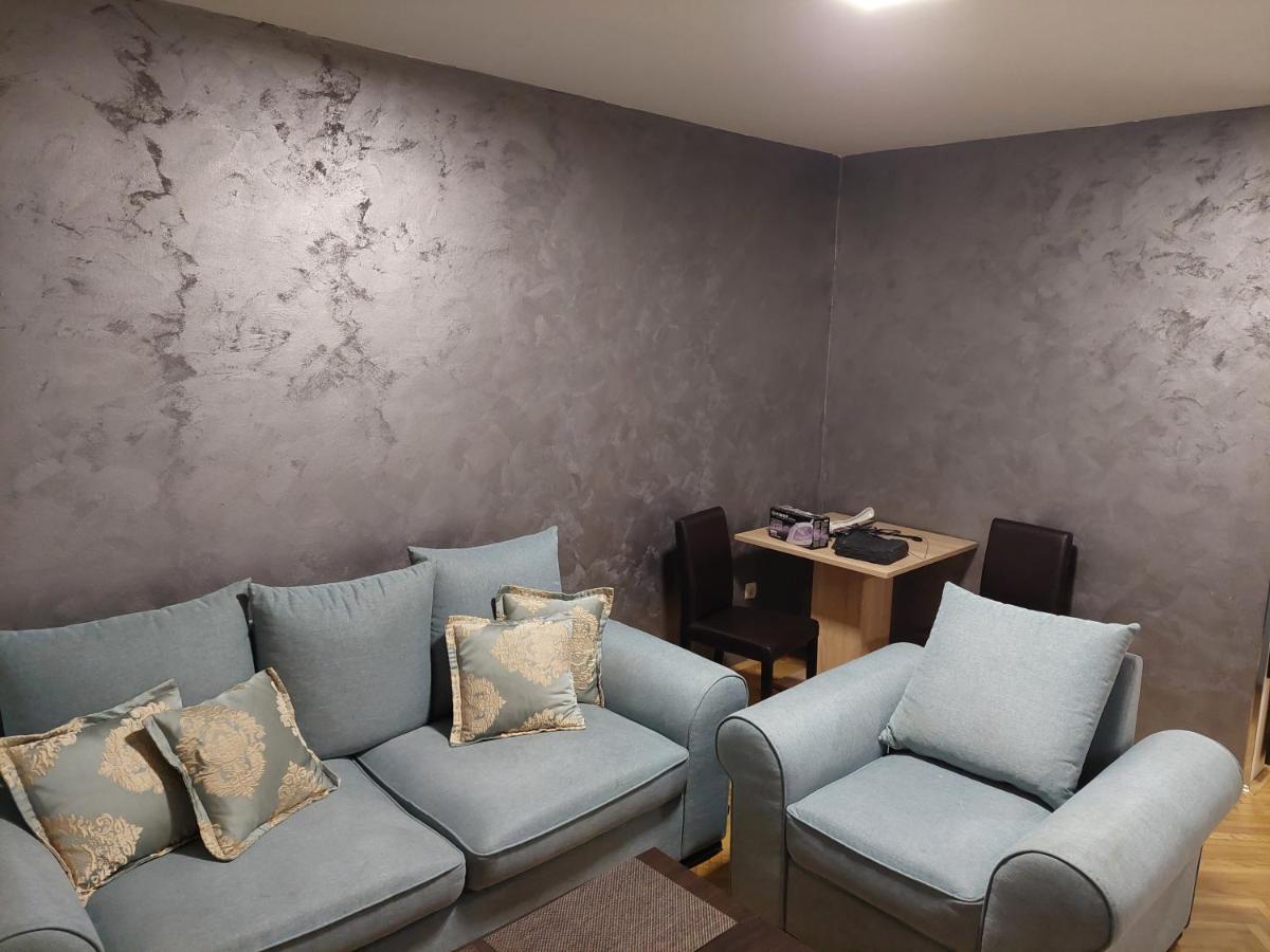 Apartmani Jasmin Нови-Сад Экстерьер фото