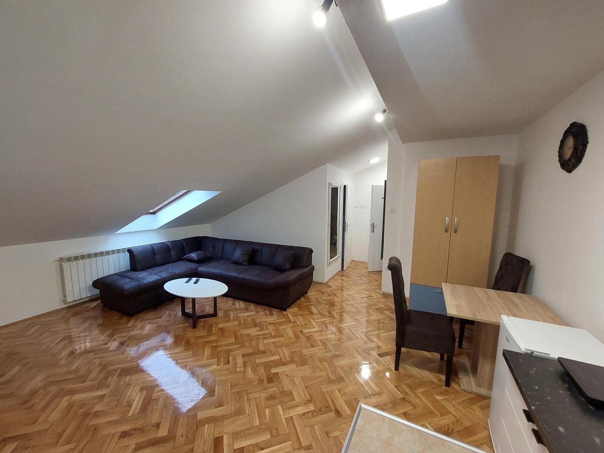 Apartmani Jasmin Нови-Сад Экстерьер фото