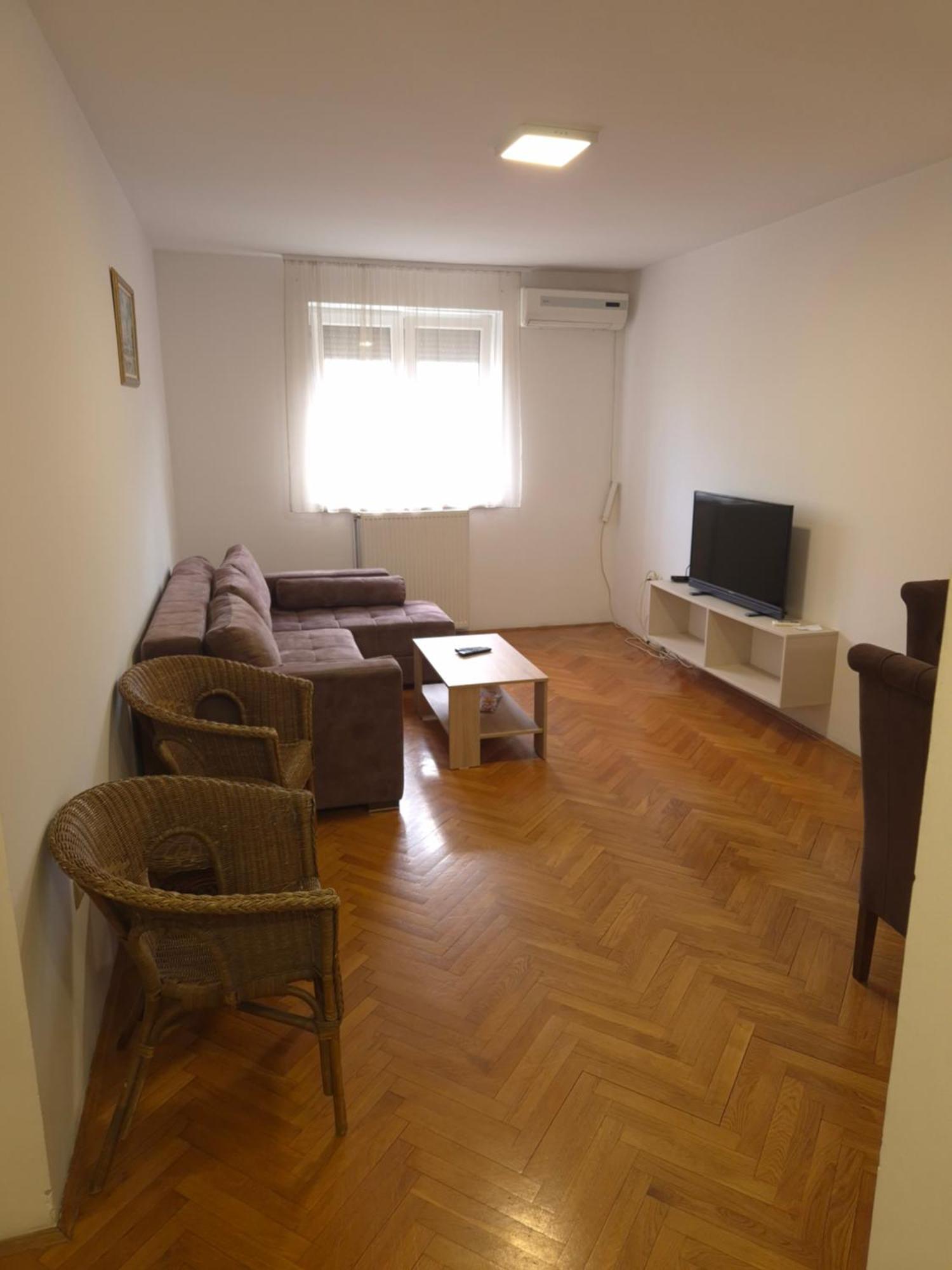 Apartmani Jasmin Нови-Сад Экстерьер фото